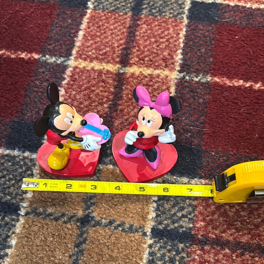 Disney Mickey and Minnie Heart Figurines
